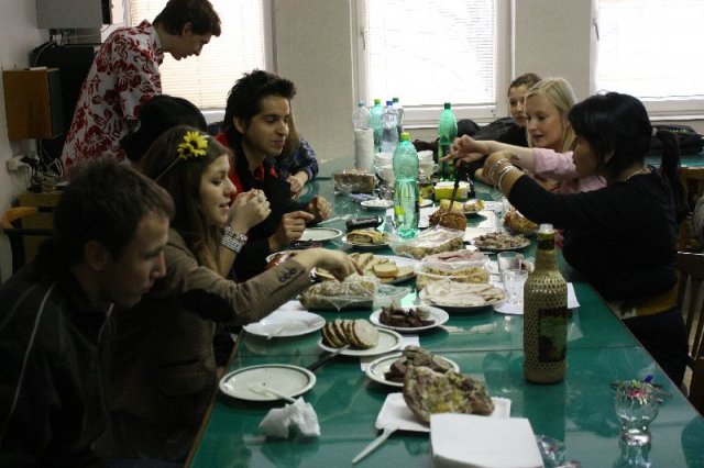 5. den dopoledne - global village ochutnvka tradinch pokrm astnickch zem 16 - sponzorsk dar firmy chodura a1